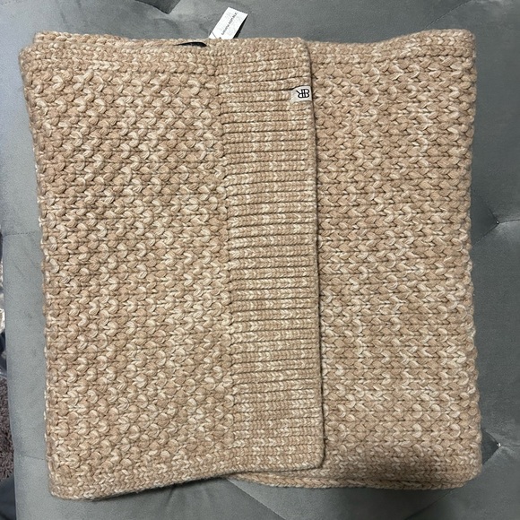 Banana Republic Accessories - Banana Republic Cable Tan Knit Scarf